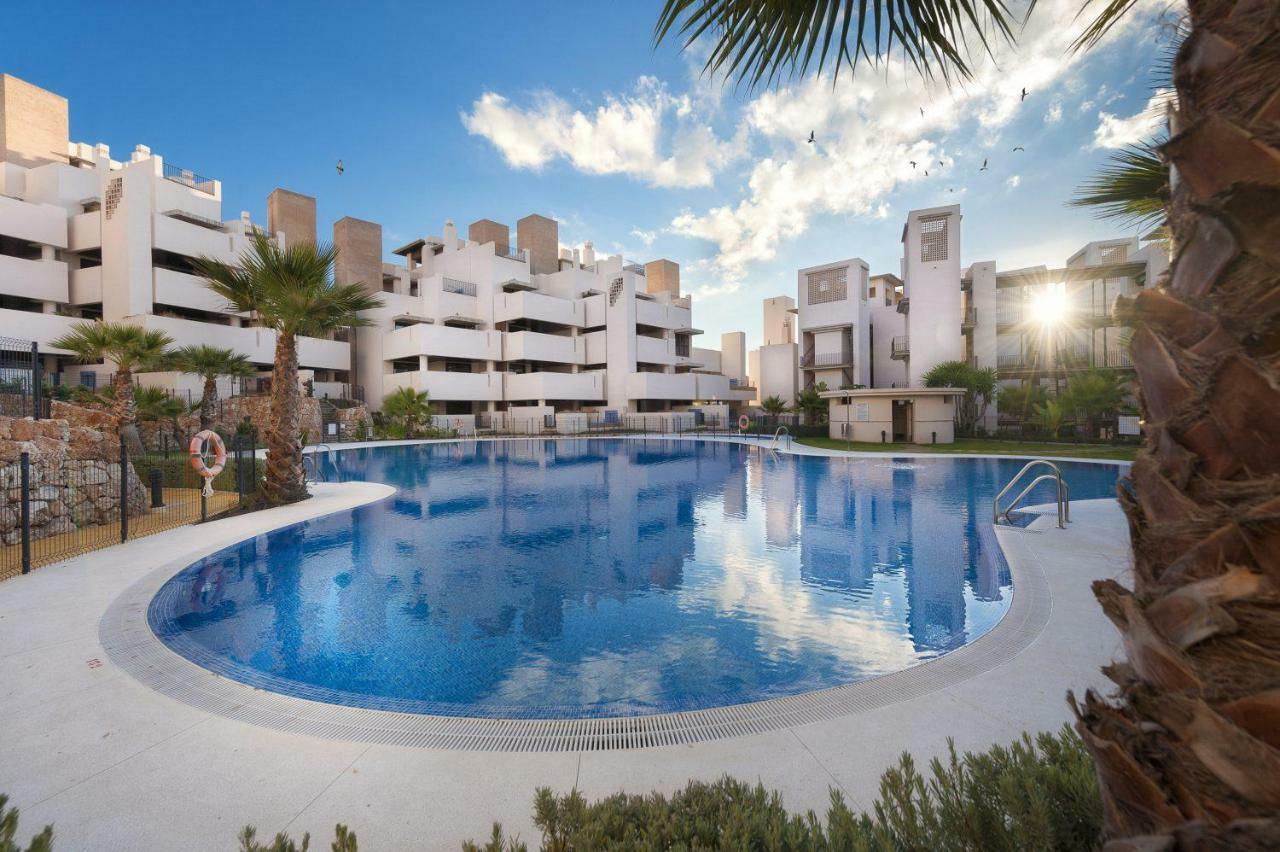 Bahia De La Plata Luxury Apartments Estepona Kültér fotó