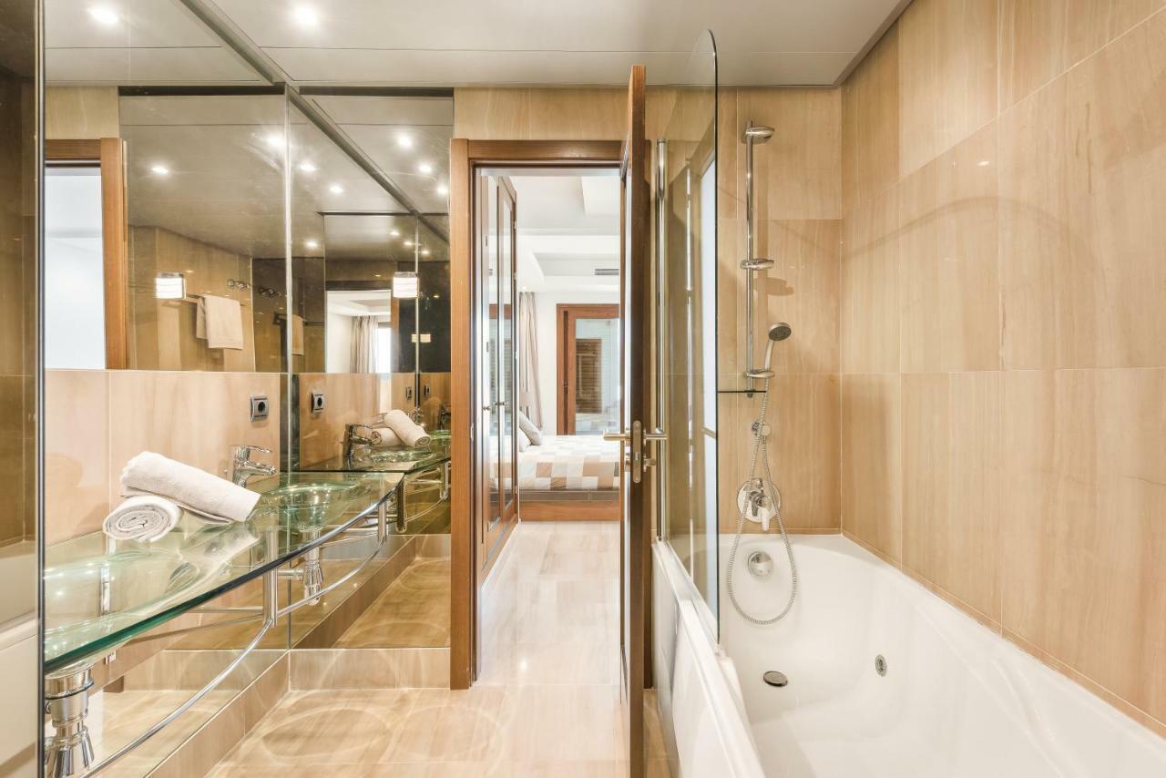 Bahia De La Plata Luxury Apartments Estepona Kültér fotó