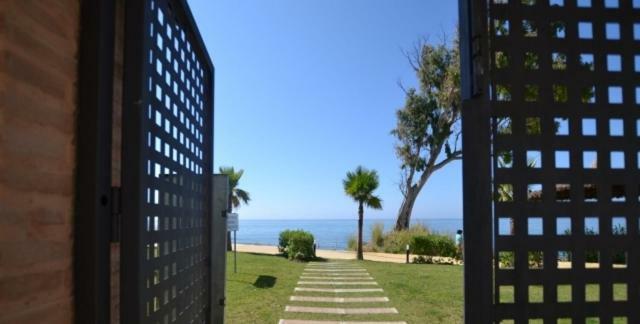 Bahia De La Plata Luxury Apartments Estepona Kültér fotó
