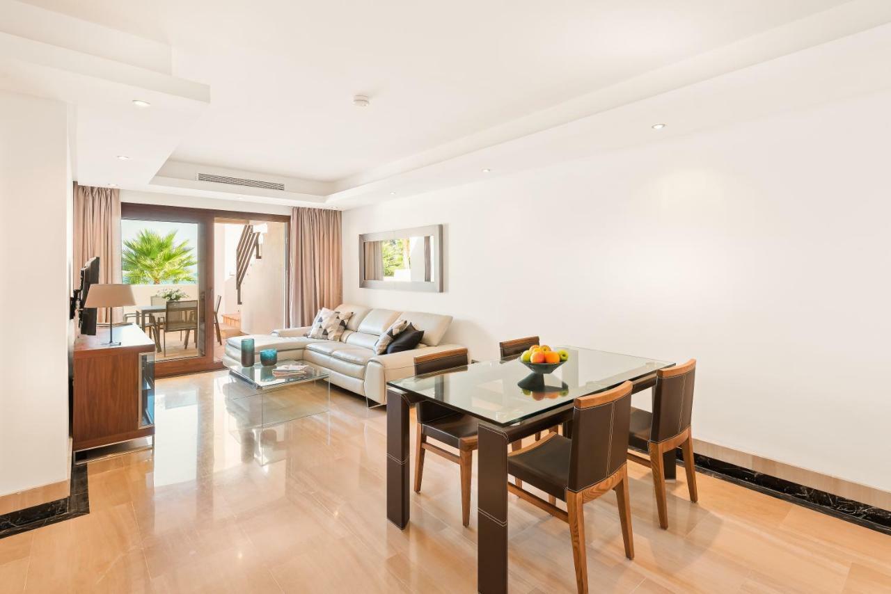 Bahia De La Plata Luxury Apartments Estepona Kültér fotó